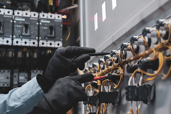 Electrical installation services for industrial and commercial projects